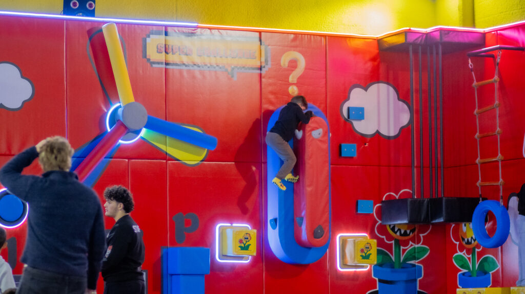 “Participantes disfrutando al máximo: energía, emoción y recuerdos para toda la vida.”