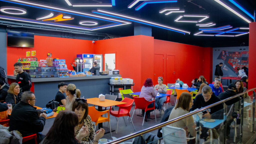 “Ambientes diseñados para la aventura: descubre por qué somos el parque favorito de la zona.”